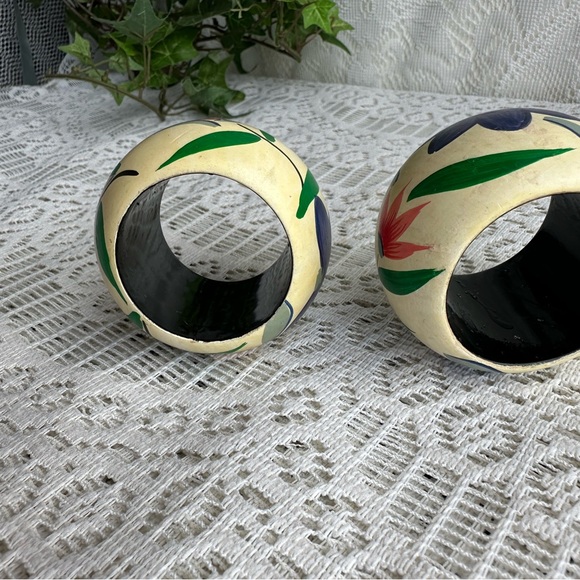 Hand Painted Napkin Rings (2) - Picture 5 of 6
